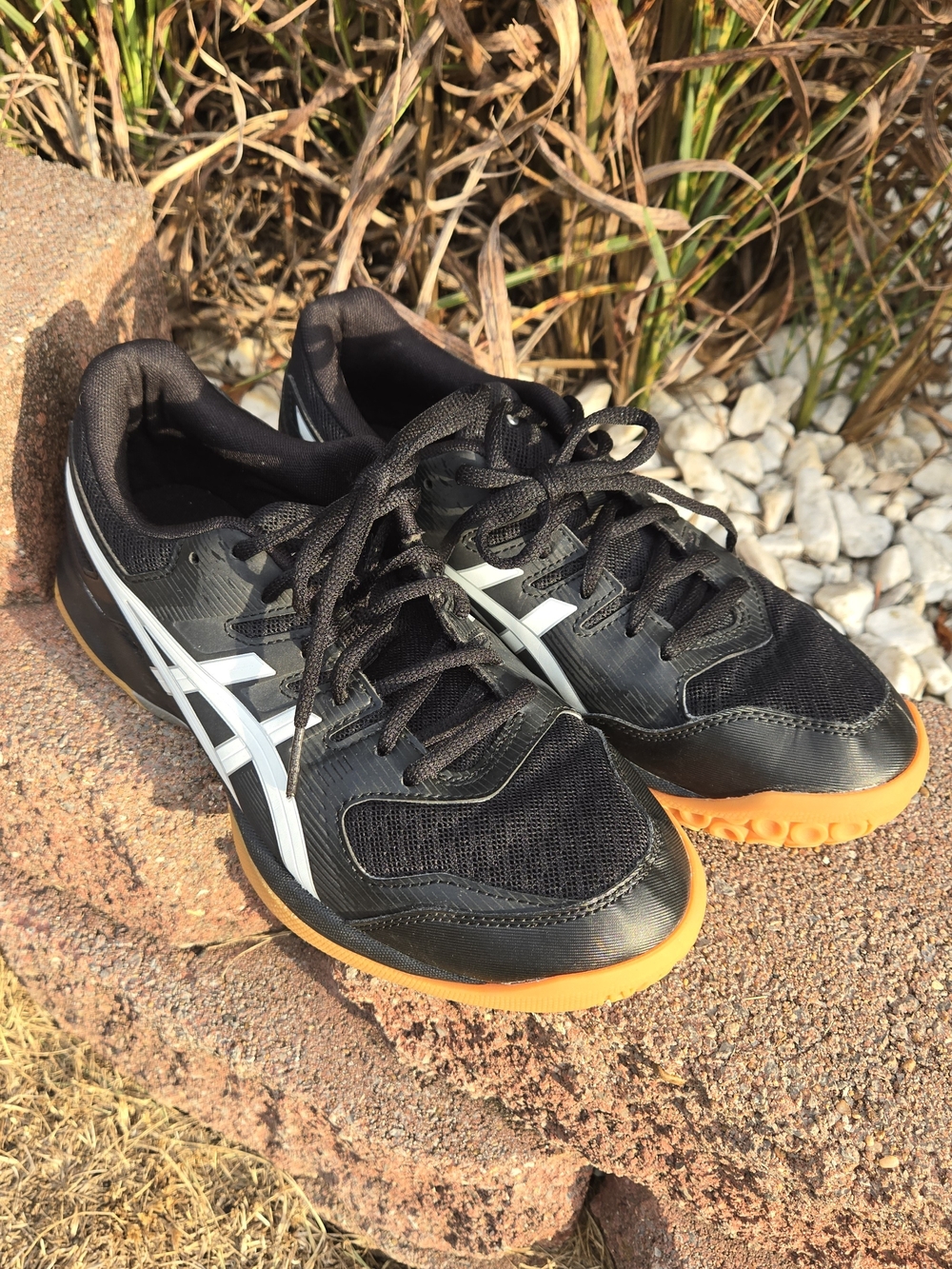 ASICS GEL-Rocket 9 Black White Gum Sole Volleyball Shoes Women’s 8.5 Court Shoes